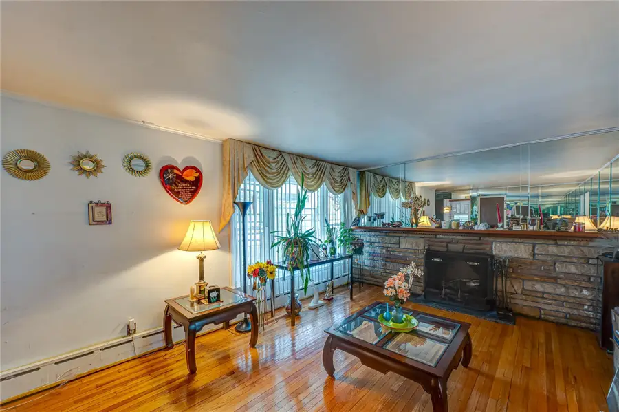 6 Frederick Ave, Freeport, NY 11520 - Image #2