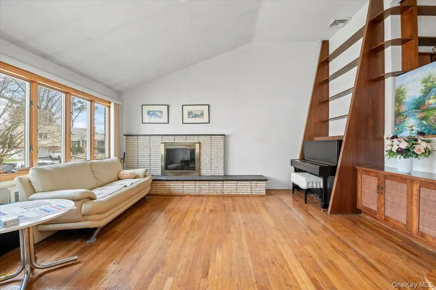 18 Hilary Lane, Westbury, NY 11590 - Image #3