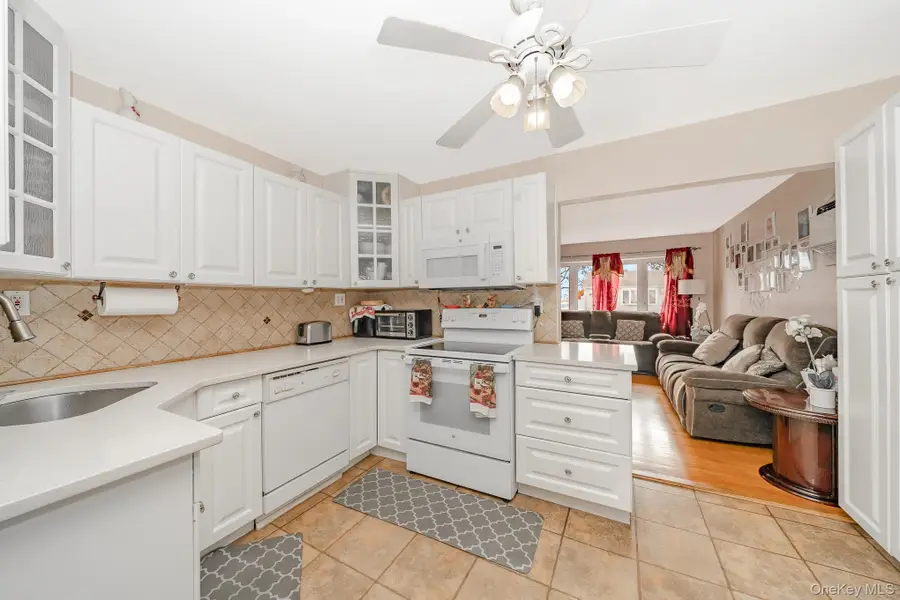 315 Cedar Court, Copiague, NY 11726 - Image #3