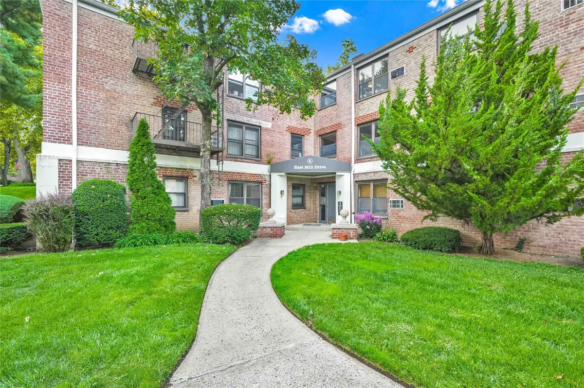 4 E Mill Drive #3D, Great Neck, NY 11021 - Image #1