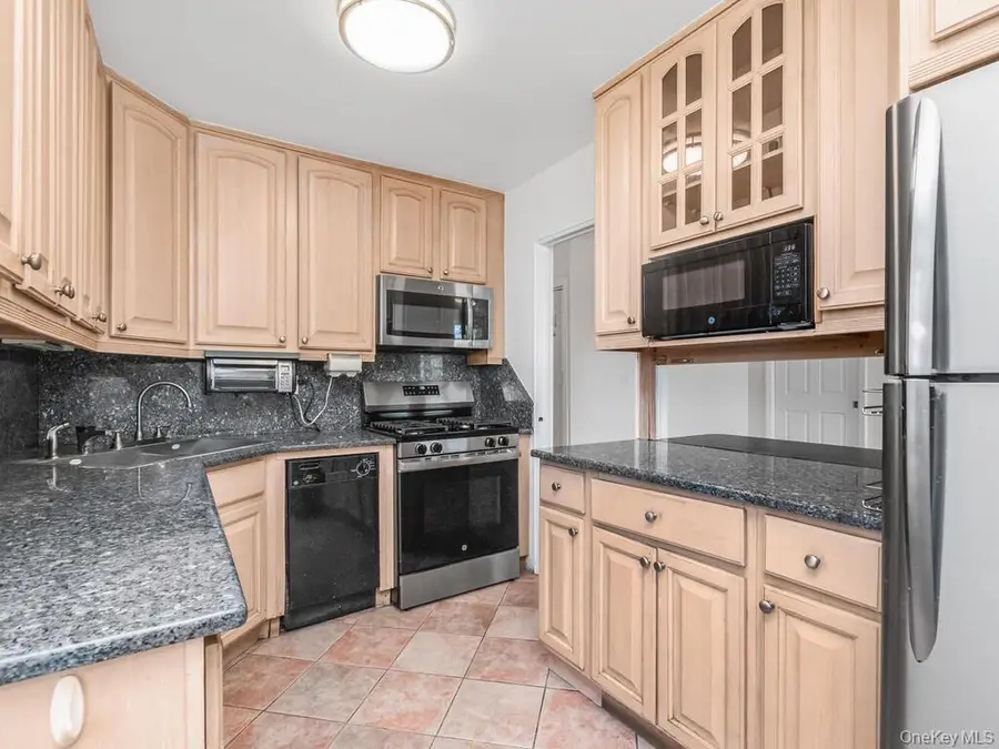 679 W 239th Street #5H, Bronx, NY 10463 - Image #2