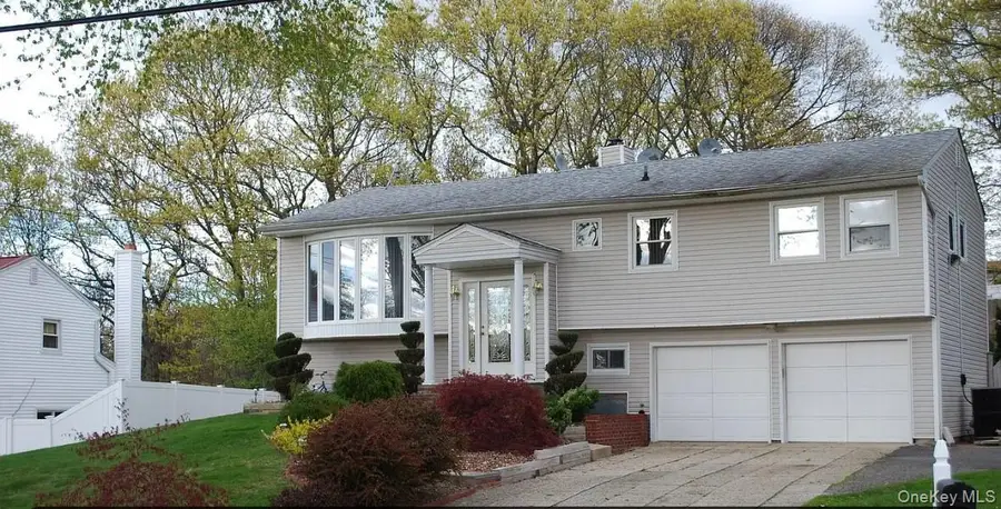 23 Ridge Court, Smithtown, NY 11788 - Image #2