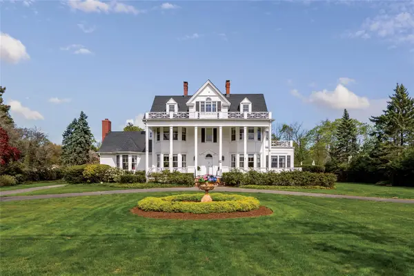 35 S Penataquit Avenue, Bay Shore, NY 11706