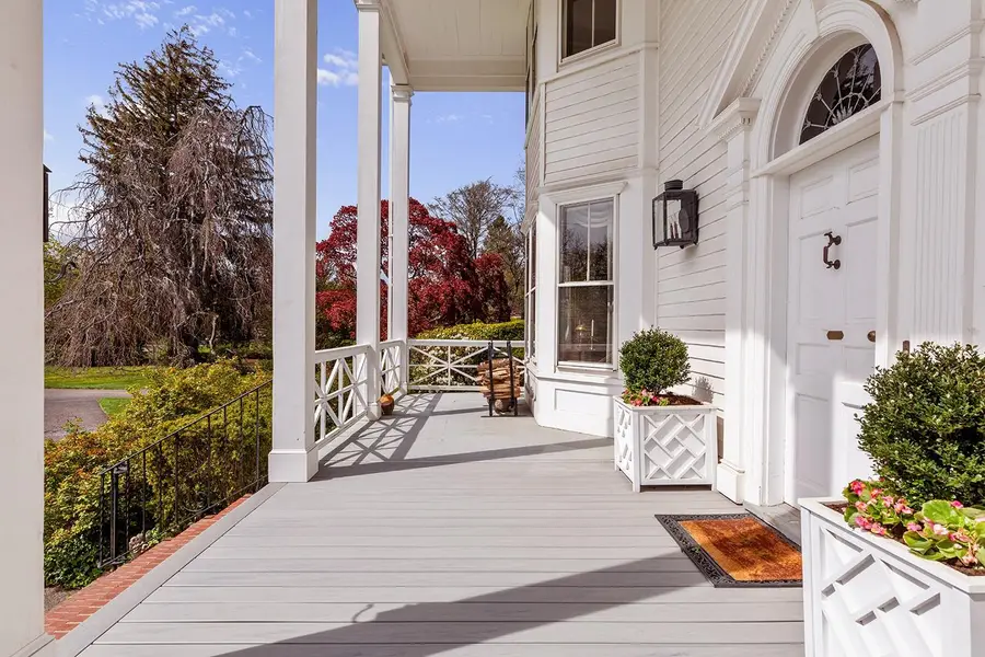 35 S Penataquit Avenue, Bay Shore, NY 11706 - #2