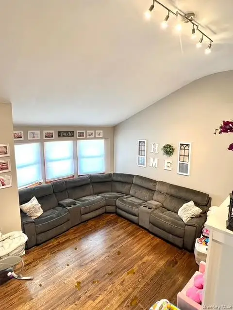 1300 Race Avenue, Medford, NY 11763 - Image #3