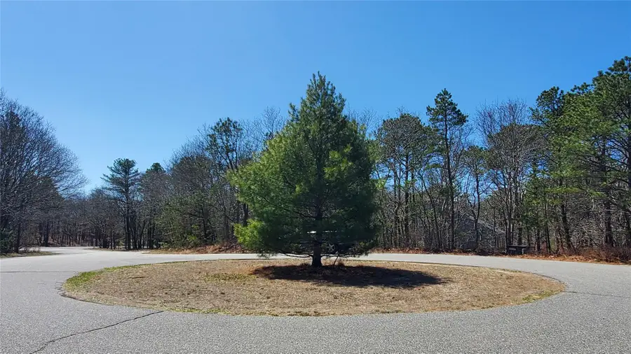 5 Bark Court, East Hampton, NY  - Image #2