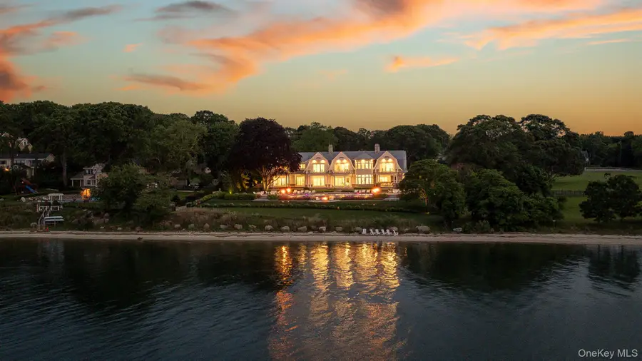 25 Brewster Lane E, East Setauket, NY 11733 - Image #2