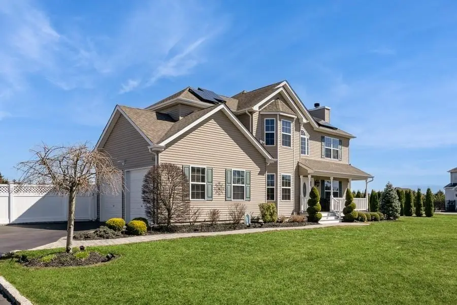 49 Calverton (canterbury) Court, Wading River, NY 11792 - Image #3