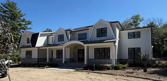 4 Middle Hollow Road, Lloyd Harbor, NY 11743 - Image #1