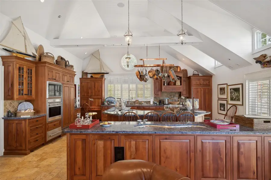 1386 Ridge Road, Laurel Hollow, NY 11791 - Image #2