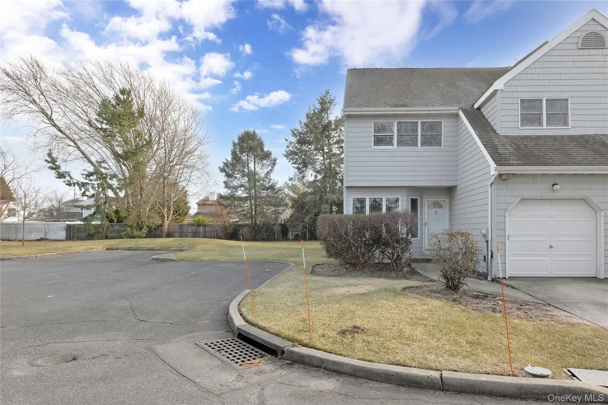 8 Beach Manor Court, West Islip, NY 11795 - Image #1