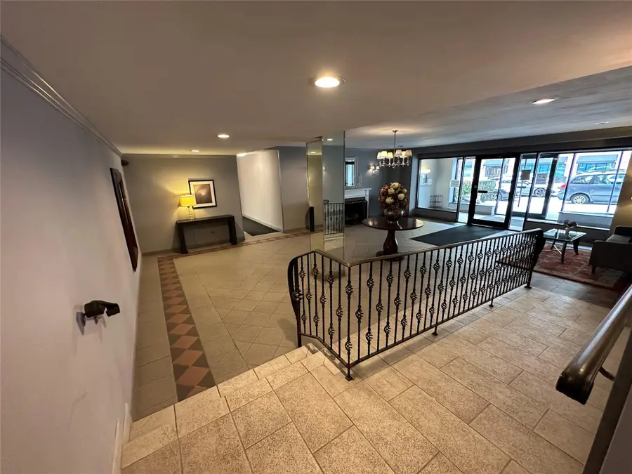 241-20 Northern Boulevard #1M, Douglaston, NY 11362 - Image #3