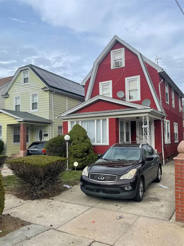 10925 208th Street, Queens Village, NY 11429