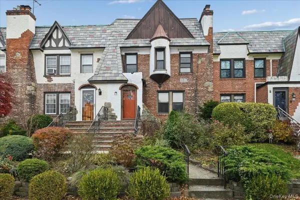 33 Dartmouth Street, Valley Stream, NY 11581