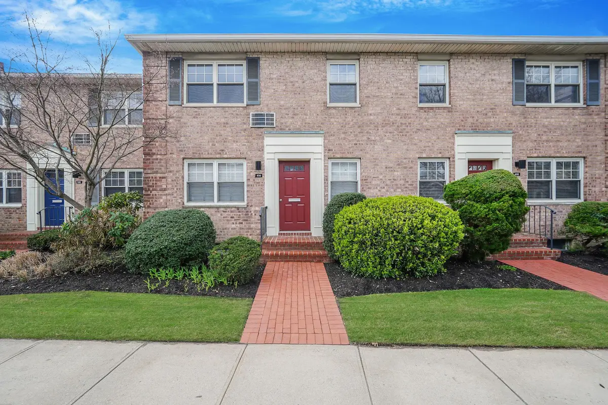 414 Merrick Road #4.5B, Rockville Centre, NY 11570 - Image #1