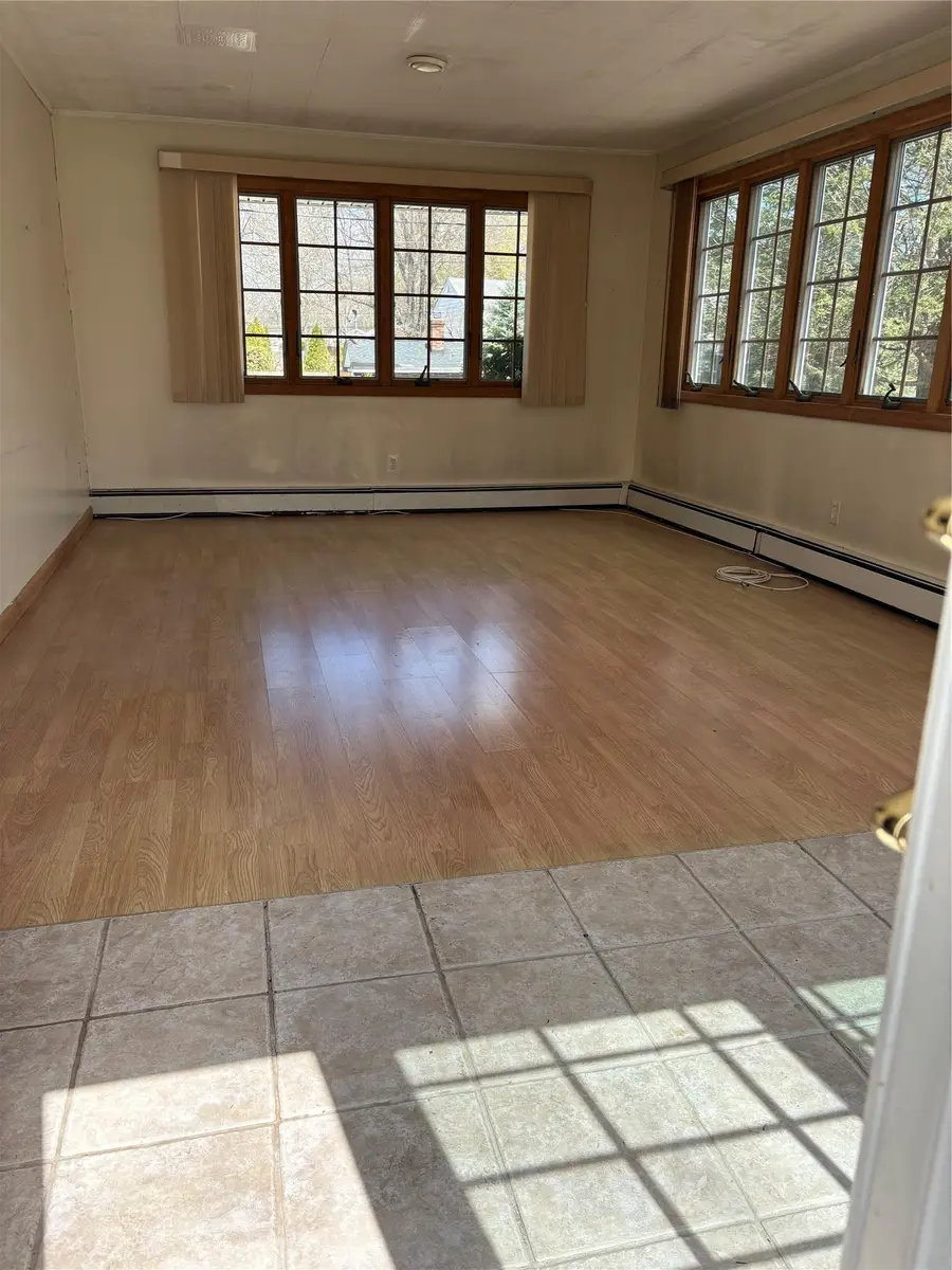 8 Dee Place, Huntington Station, NY 11746 - Image #2