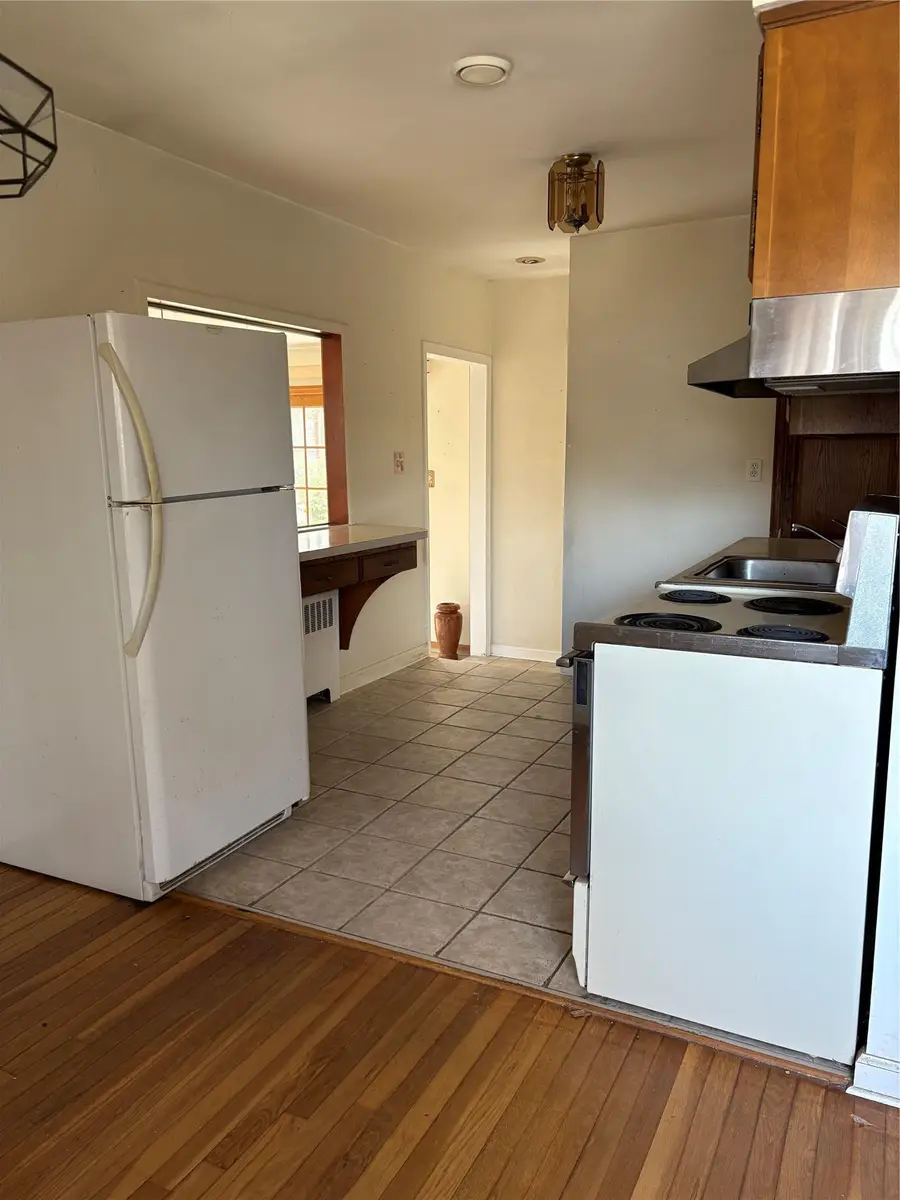 8 Dee Place, Huntington Station, NY 11746 - Image #3