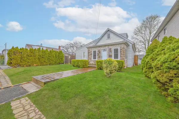 267 Roquette Avenue, Floral Park, NY 11001