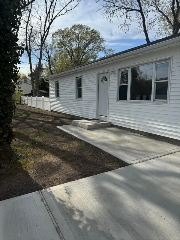 1 Pine Road, Middle Island, NY 11953