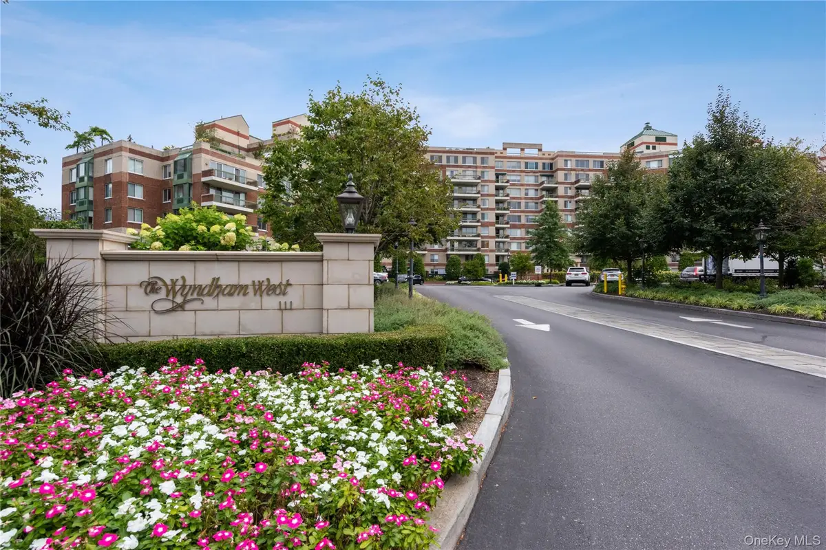 100 Hilton Avenue #901, Garden City, NY 11530 - #1
