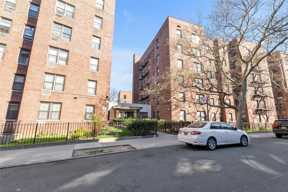 141-05 Pershing Crescent #117, Briarwood, NY 11435 - Image #1