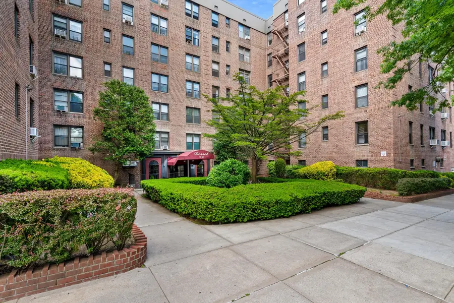 83-25 98 Street #3T, Woodhaven, NY 11421 - Image #2