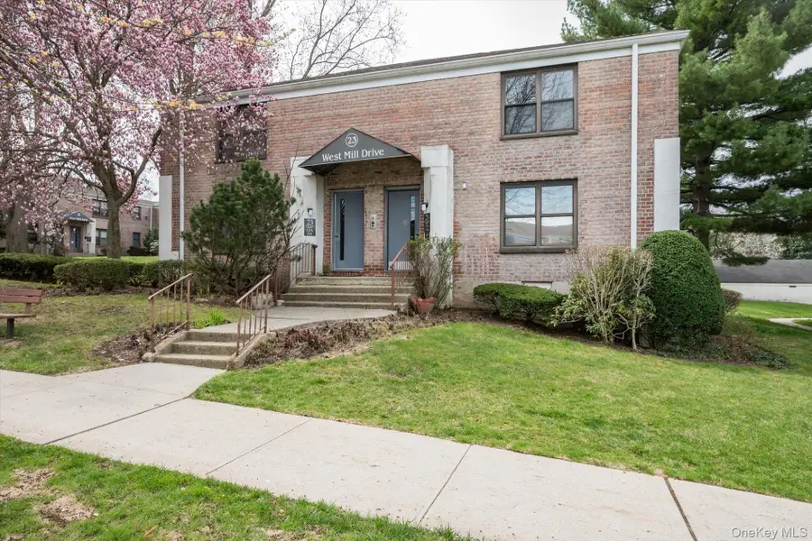 23 West Mill Drive #9A, Great Neck, NY 11021 - Image #2