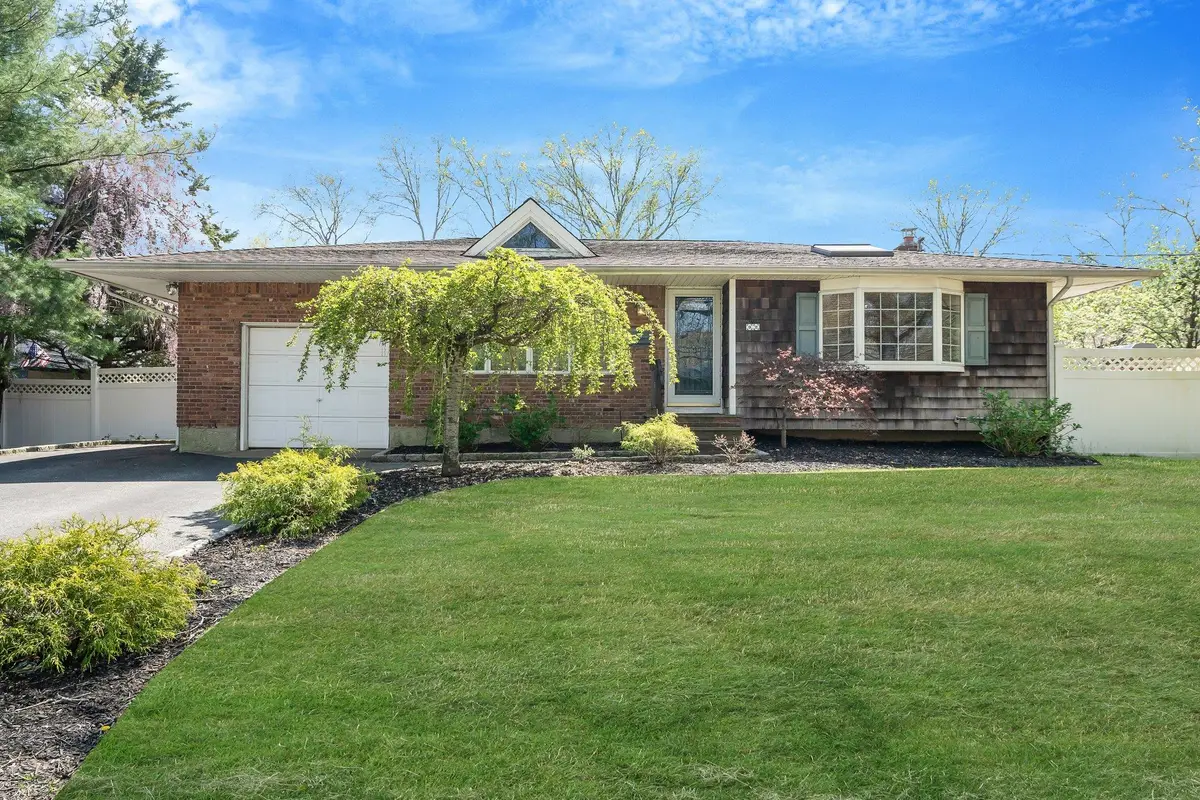 92 Dovecote Lane, Commack, NY 11725 - Image #1