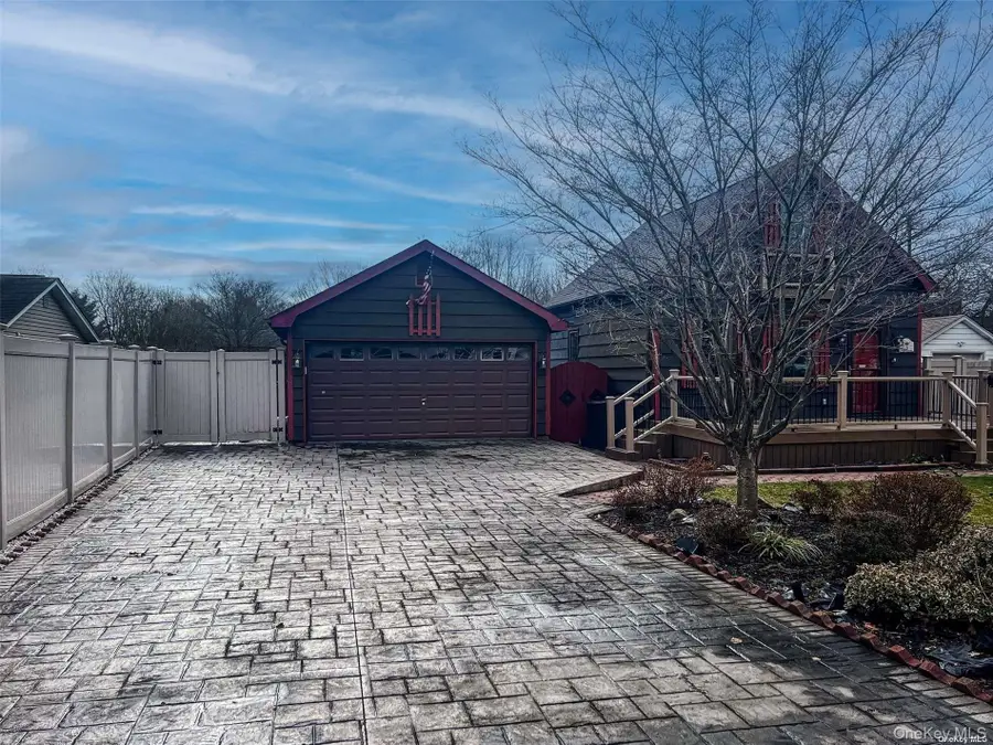9 Reinhart Court, Melville, NY 11747 - Image #2