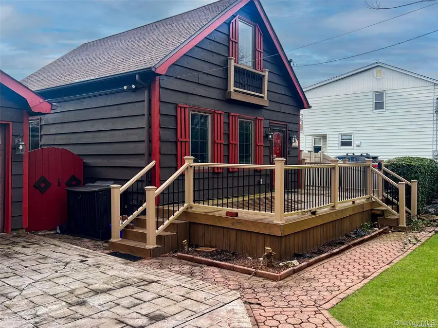 9 Reinhart Court, Melville, NY 11747 - Image #3