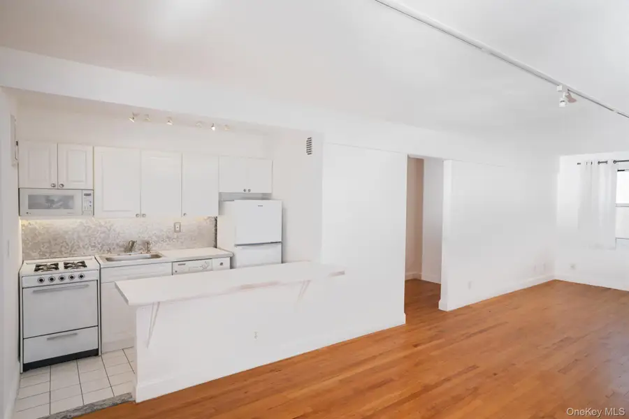 279 N Broadway #8N, Yonkers, NY 10701 - Image #3