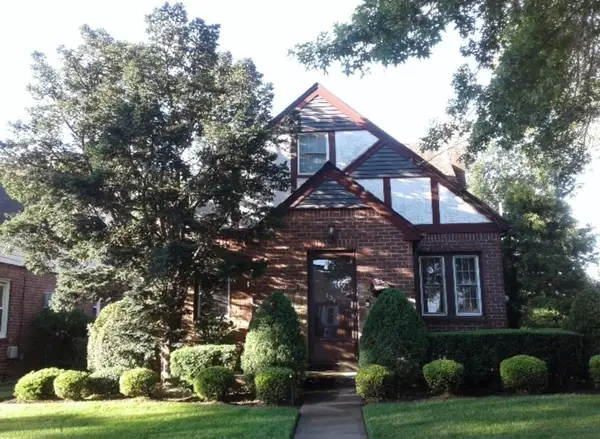 1041 Russell Street, Franklin Square, NY 11010