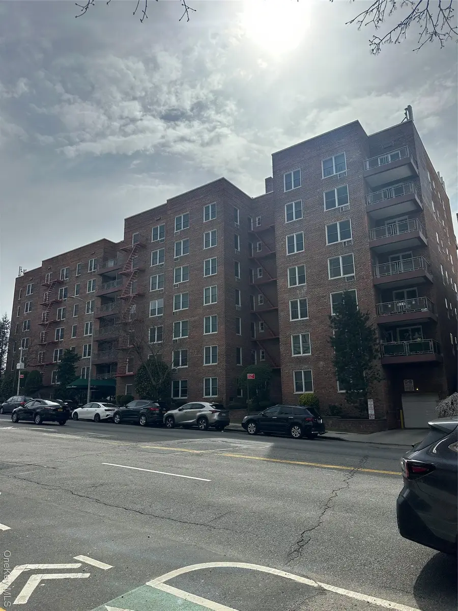 241-20 Northern Boulevard #1M, Douglaston, NY 11362 - Image #2