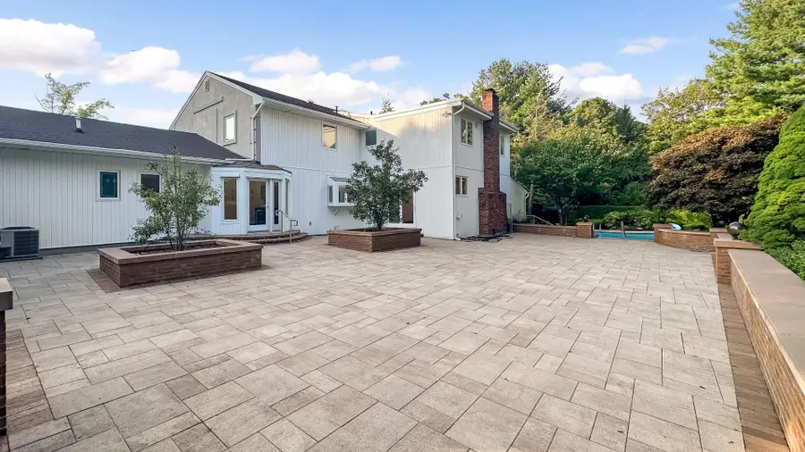 18 Durham Drive, Dix Hills, NY 11746 - Image #3