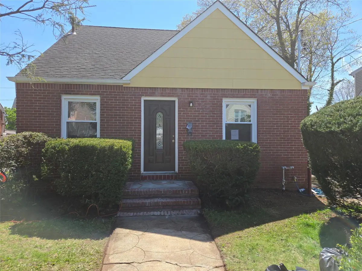 179 Fairlawn Ave, West Hempstead, NY 11552 - Image #1