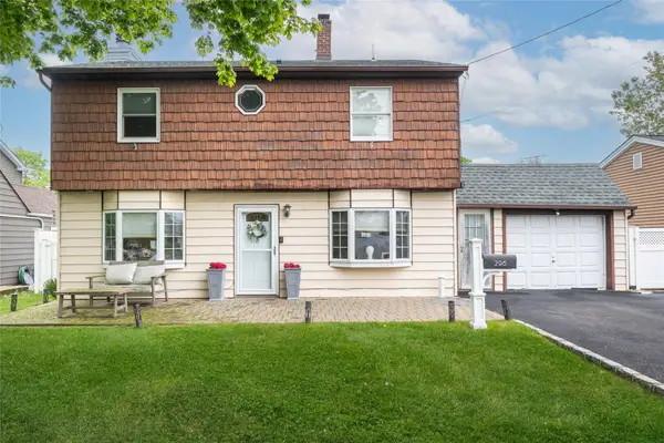 296 Jerome Avenue, Carle Place, NY 11514