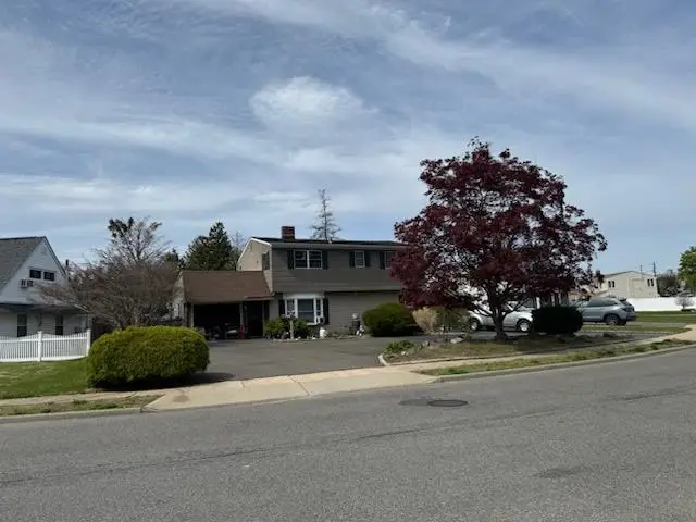 82 Scooter Lane, Hicksville, NY 11801 - Image #1