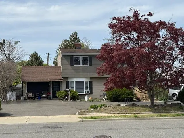 82 Scooter Lane, Hicksville, NY 11801 - Image #3