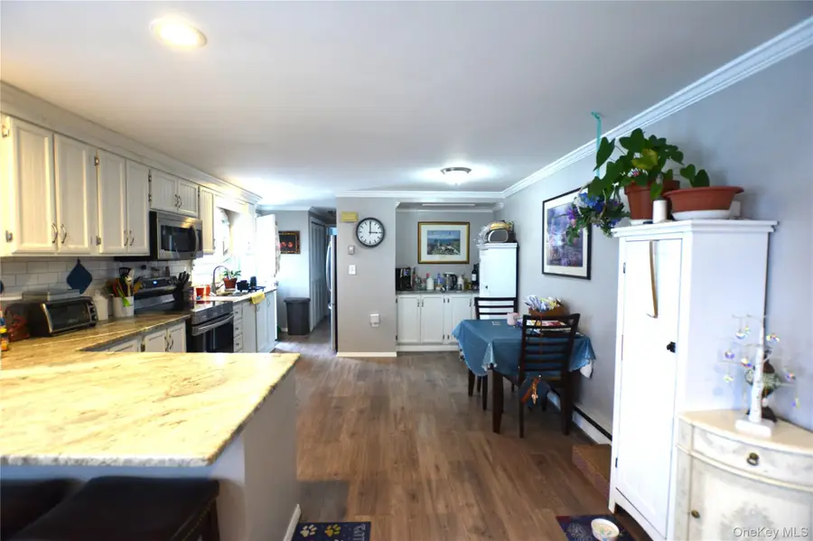 77 Village Circle W, Manorville, NY 11949 - Image #3