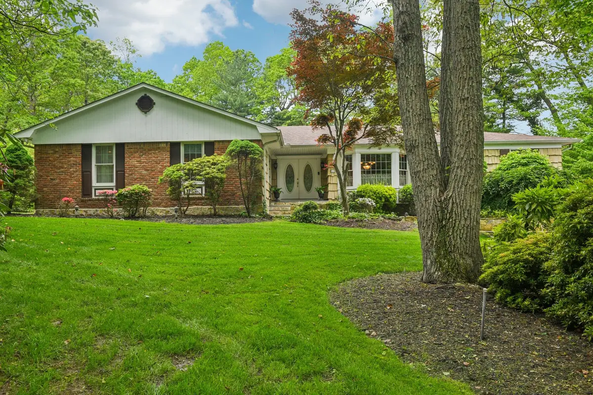 28 Stepping Stone Crescent, Dix Hills, NY 11746 - Image #1