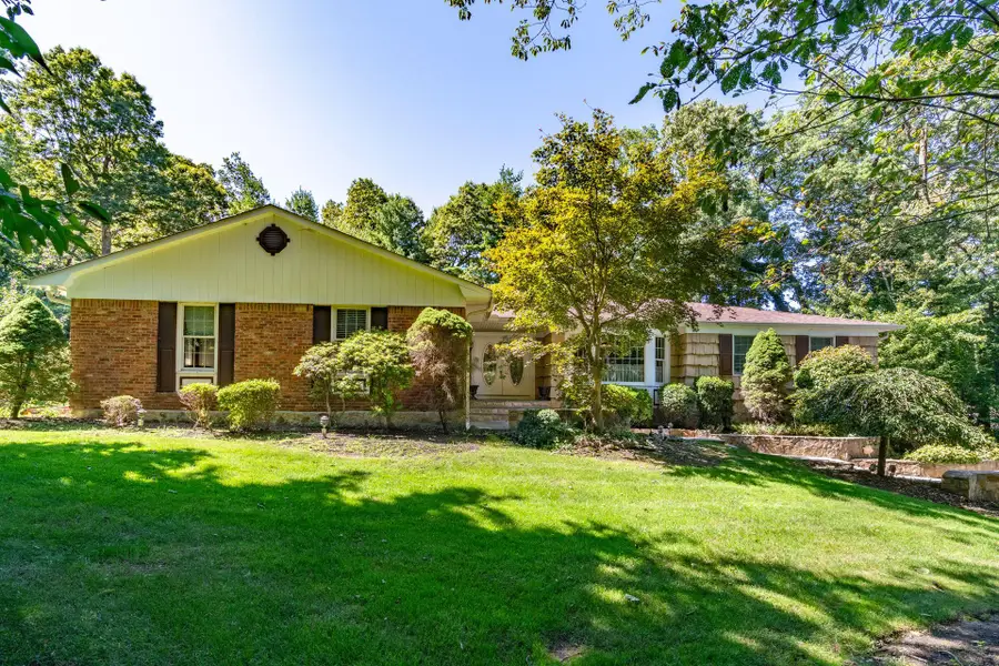 28 Stepping Stone Crescent, Dix Hills, NY 11746 - Image #3