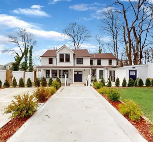 67 Brewster St, Staten Island, NY 10304