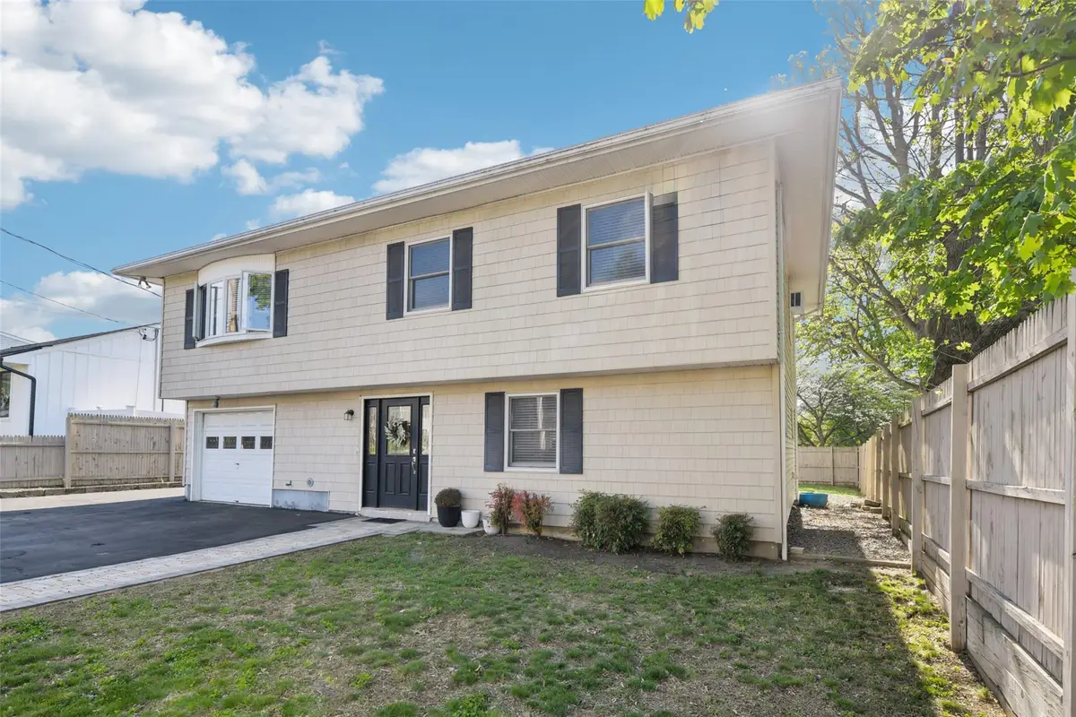 7 Avenue B, Locust Valley, NY 11560 - Image #1