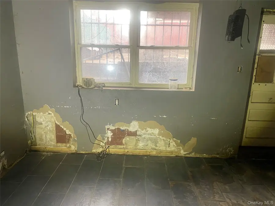 2713 Eastchester Road, Bronx, NY 10469 - Image #3