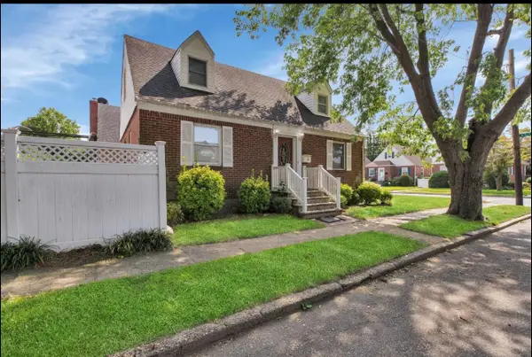 556 N 12 Street, New Hyde Park, NY 11040