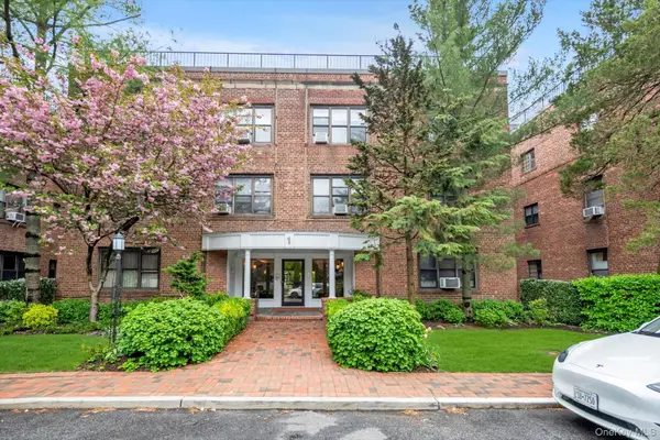 1 Town House Place #Apt 2E, Great Neck, NY 11021