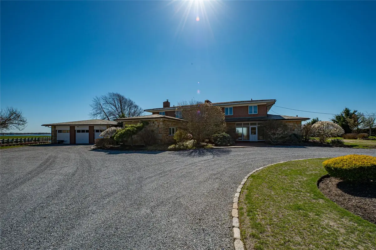 101 West Lane, Bay Shore, NY 11706 - Image #1