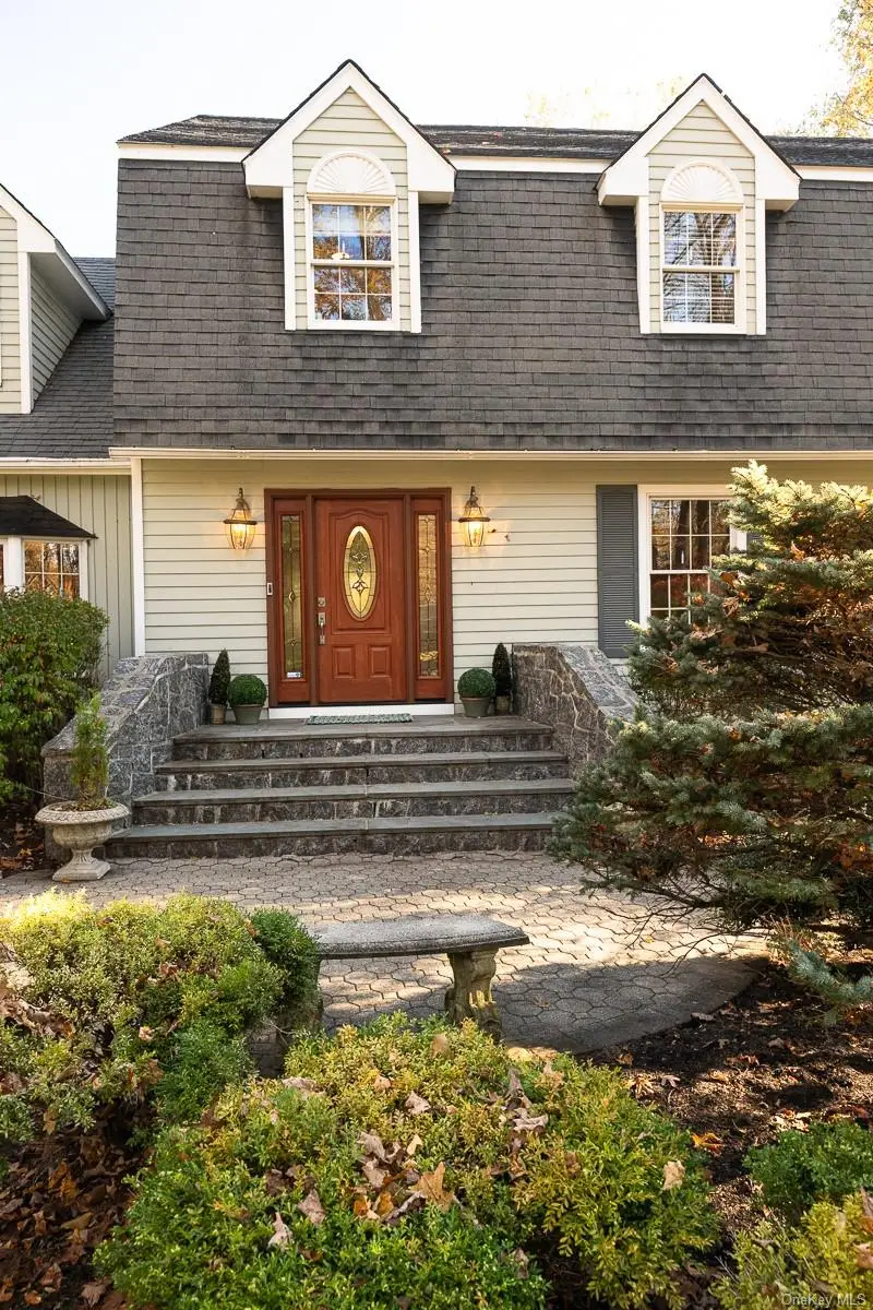 12 Woodland Court S, Bedford, NY 10506 - Image #2