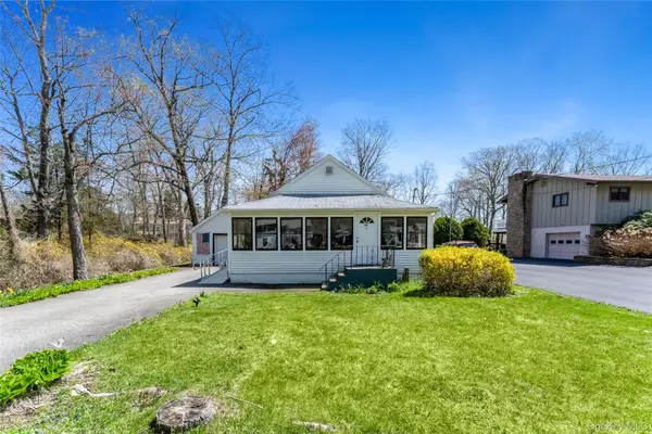 30 Julie Lane, Greenwood Lake, NY 10925