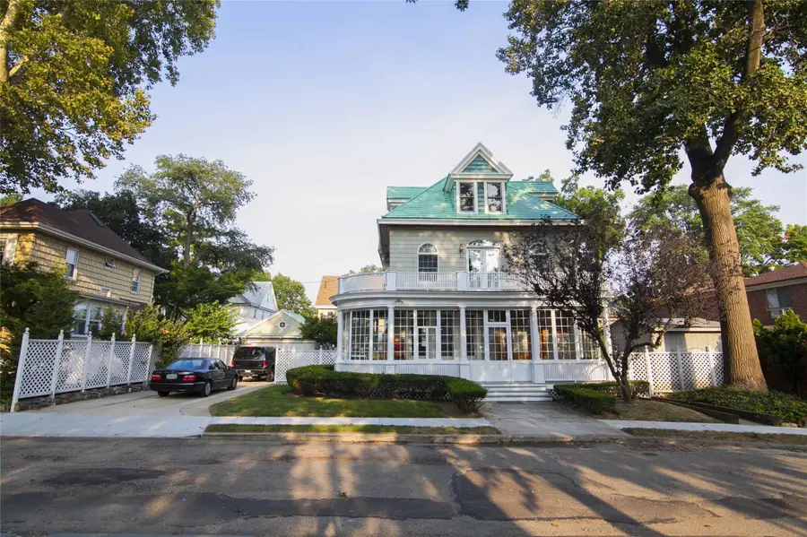 3 Beech Court Circle, College Point, NY 11356 - Image #2